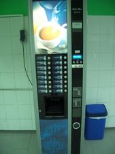 Once your load has started, you can buy a cup of coffee or hot chocolate to drink while waiting for your clothes to be cleaned.