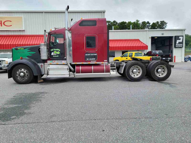 "Katie", Dave's 2002 Kenworth W900