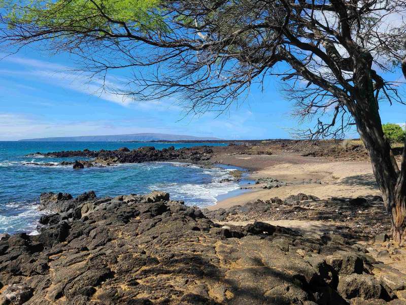 Rocky beach on Maui near LaPeruse Bay