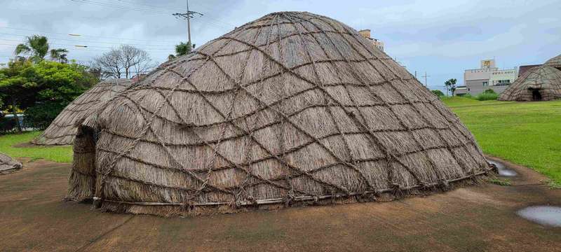 A prehistoric dewelling.  Since the outside is not very tall, they had dug out the center of the dewelling to allow a person to standup.  My concern was water would accumulate in the center during a rainstorm, however, one of the signs said that it did not.