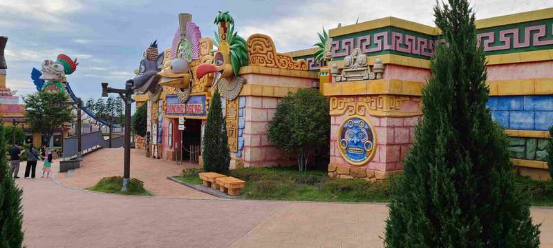 There were also some theme buildings in the park, along with an assortment of rides.