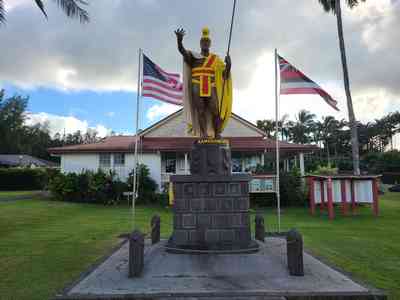 The original King Kamehameha statue in Kapaau. The European sculptor decided to depict the Hawaiian king in the guise of a Roman warrior—much to the surprise of the locals!