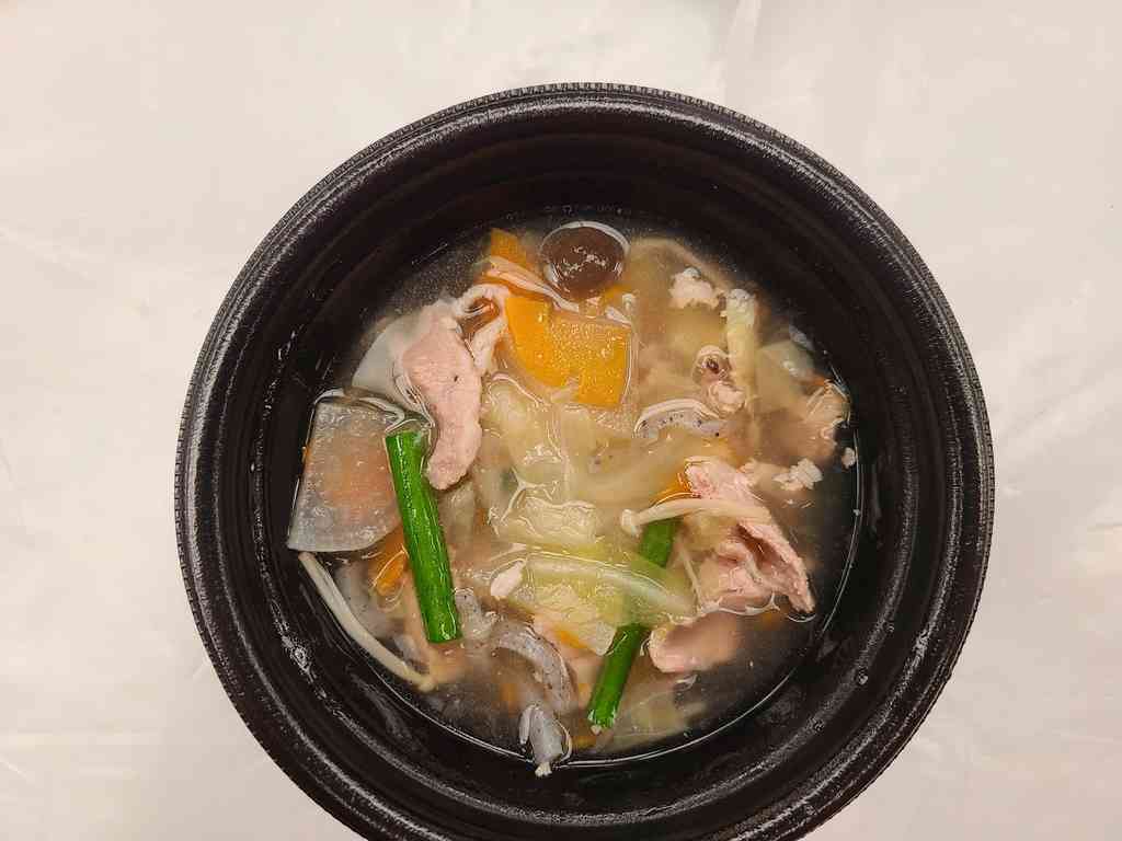 A steaming, hearty bowl of delicious chankonabe.