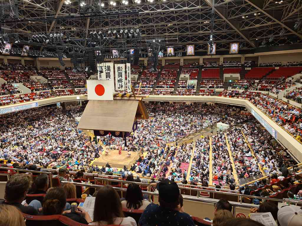 A completely packed stadium for the top-division showdowns.
